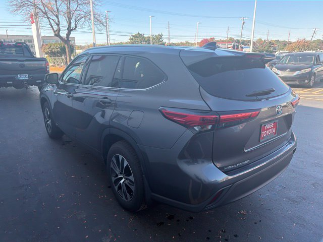 Certified 2021 Toyota Highlander XLE AWD/4WD image 5