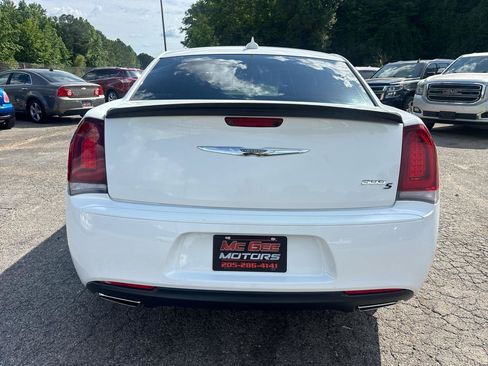 Used 2019 Chrysler 300 S RWD image 4
