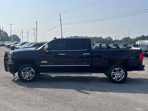 Used 2019 Chevrolet Silverado 2500 High Country w/ Duramax Plus Package AWD/4WD image 6