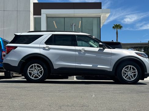 New 2026 Ford Explorer Active w/ Active Comfort Package RWD image 2