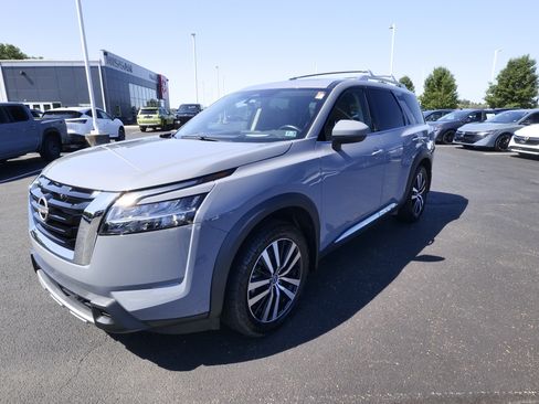 Certified 2024 Nissan Pathfinder Platinum AWD/4WD image 4