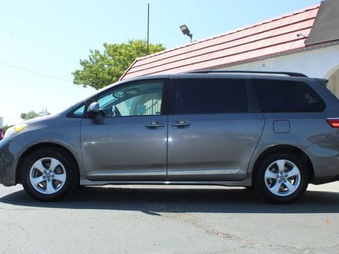 Used 2019 Toyota Sienna LE FWD image 36