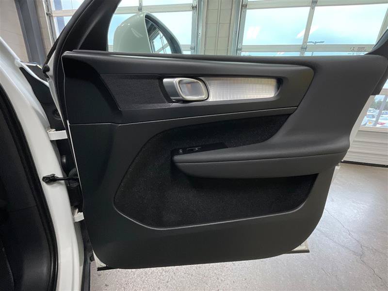 Used 2021 Volvo XC40 T4 Momentum FWD image 26