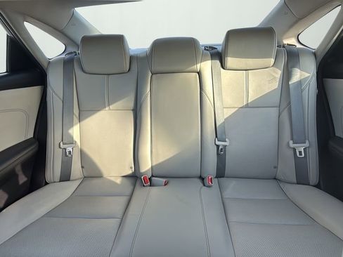 Used 2018 Toyota Avalon Limited image 10