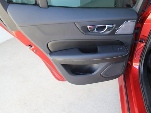 Used 2019 Volvo S60 T6 R-Design image 21