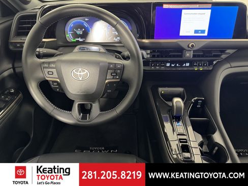 New 2025 Toyota Crown Signia image 11