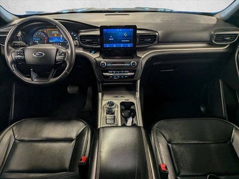 Used 2020 Ford Explorer XLT w/ Equipment Group 202A AWD/4WD image 19
