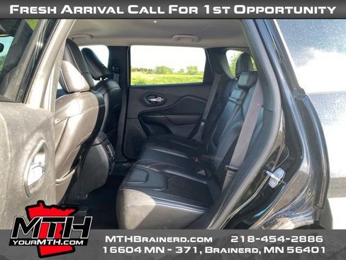 Used 2019 Jeep Cherokee Trailhawk w/ Cold Weather Group AWD/4WD image 10