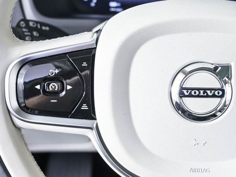 Certified 2025 Volvo XC90 T8 Plus w/ Protection Package Premier AWD/4WD image 11