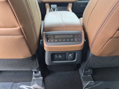 Certified 2025 Nissan Pathfinder Platinum w/ Cargo Package FWD image 17