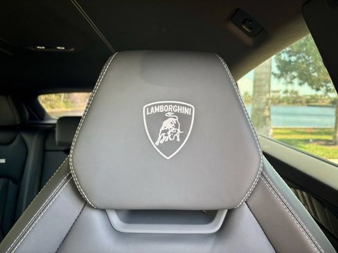 Used 2024 Lamborghini Urus Performante AWD/4WD image 30
