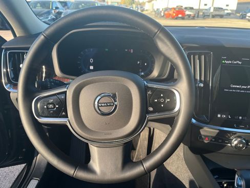 Used 2025 Volvo V60 B5 Cross Country Plus image 28