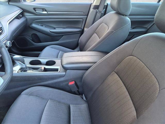 Used 2025 Nissan Altima 2.5 SV FWD image 12