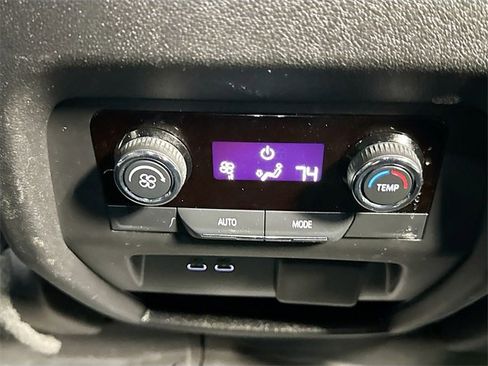 Used 2024 Chevrolet Traverse Z71 image 25