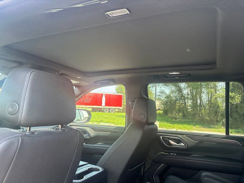 Used 2022 Chevrolet Suburban LT AWD/4WD image 13