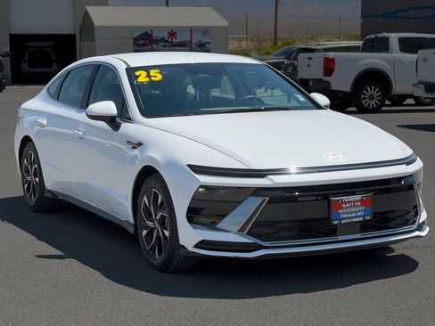 Used 2025 Hyundai Sonata SEL FWD image 7