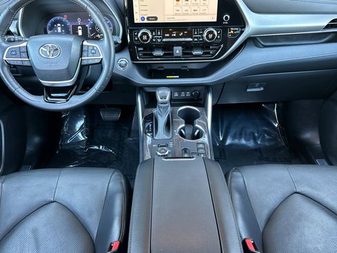 Used 2023 Toyota Highlander Limited AWD/4WD image 16
