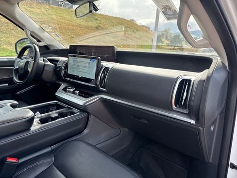 Certified 2025 Ford Expedition Platinum AWD/4WD image 30