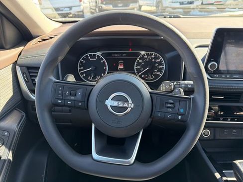 Used 2023 Nissan Rogue SV image 21