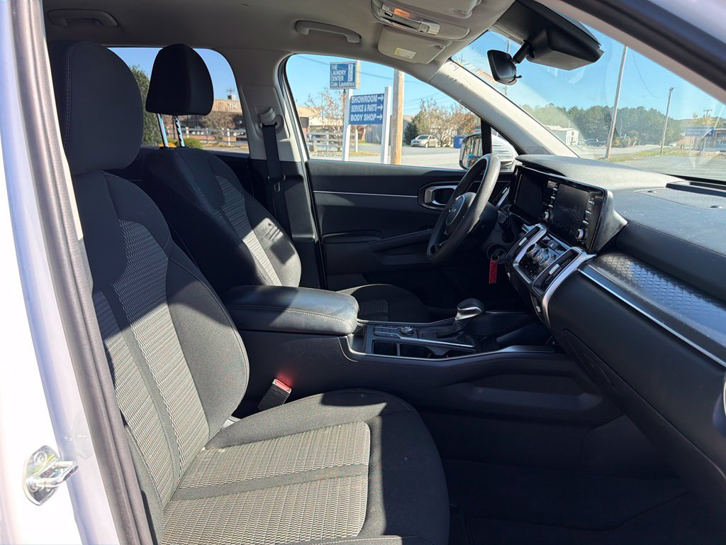 Used 2023 Kia Sorento LX FWD image 30