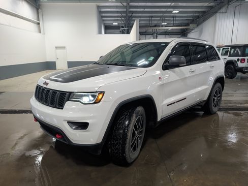 Used 2018 Jeep Grand Cherokee Trailhawk w/ Trailhawk Luxury Group AWD/4WD image 6