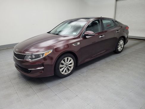 Used 2017 Kia Optima EX w/ Premium Package image 2