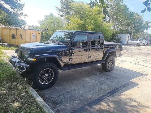 Used 2021 Jeep Gladiator Overland w/ Cold Weather Group AWD/4WD image 1