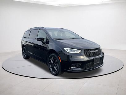 Used 2023 Chrysler Pacifica Touring-L w/ S Appearance Package