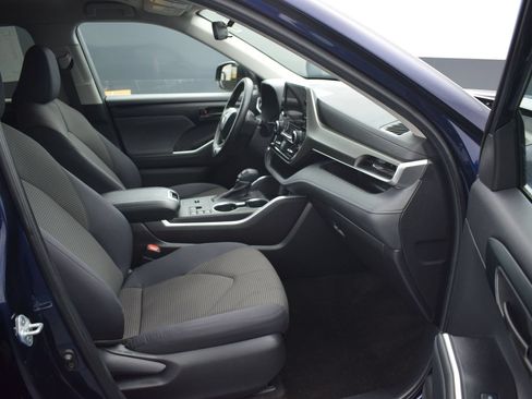 Used 2023 Toyota Highlander L FWD image 10