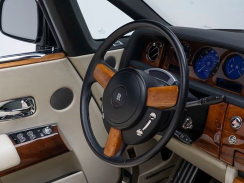 Used 2010 Rolls-Royce Phantom Drophead Coupe RWD image 31