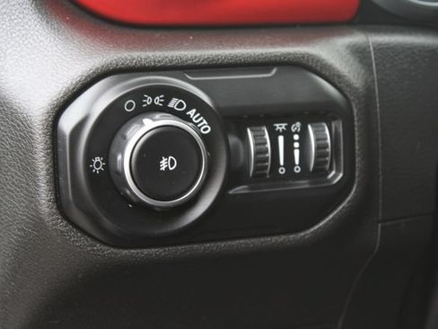 Used 2020 Jeep Wrangler Unlimited Rubicon w/ LED Lighting Group AWD/4WD image 16
