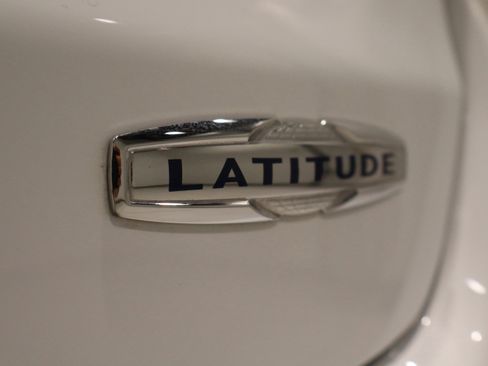 Used 2022 Jeep Compass Latitude image 8