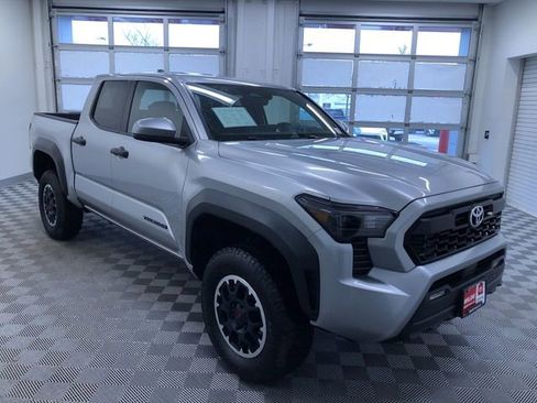 Used 2024 Toyota Tacoma TRD Off-Road image 8