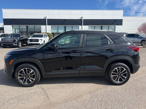 Used 2025 Chevrolet TrailBlazer LT w/ Driver Confidence Package image 2