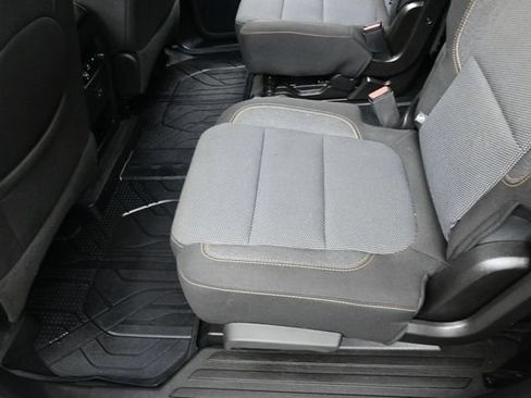 Used 2020 Chevrolet Traverse LT FWD image 23