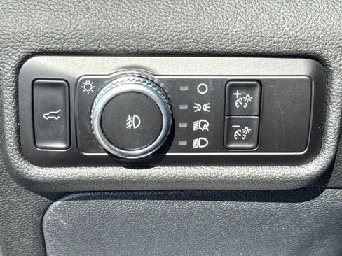 Used 2023 Ford Explorer XLT w/ Equipment Group 202A AWD/4WD image 33