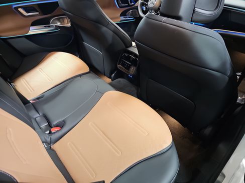 New 2026 Mercedes-Benz E 53 AMG e 4MATIC Sedan image 11