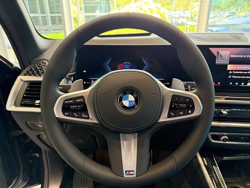 New 2026 BMW X5 xDrive40i w/ M Sport Package AWD/4WD image 9
