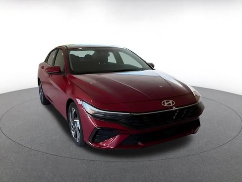 Used 2025 Hyundai Elantra SEL FWD image 8