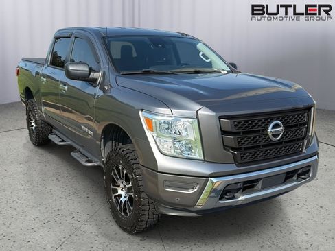 Used 2021 Nissan Titan SV w/ SV Convenience Package AWD/4WD image 8