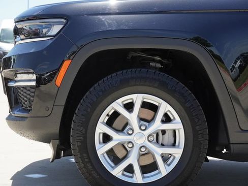 Used 2023 Jeep Grand Cherokee Limited w/ Luxury Tech Group II RWD image 5