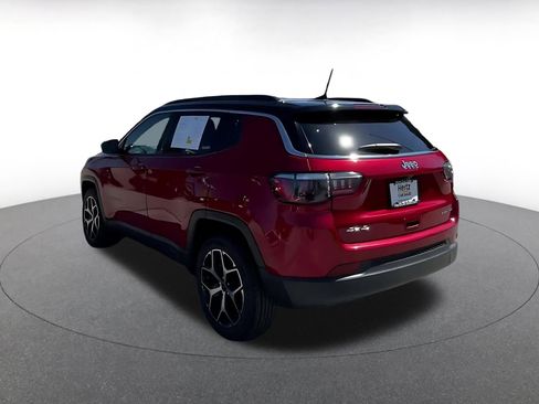 Used 2025 Jeep Compass Limited image 10