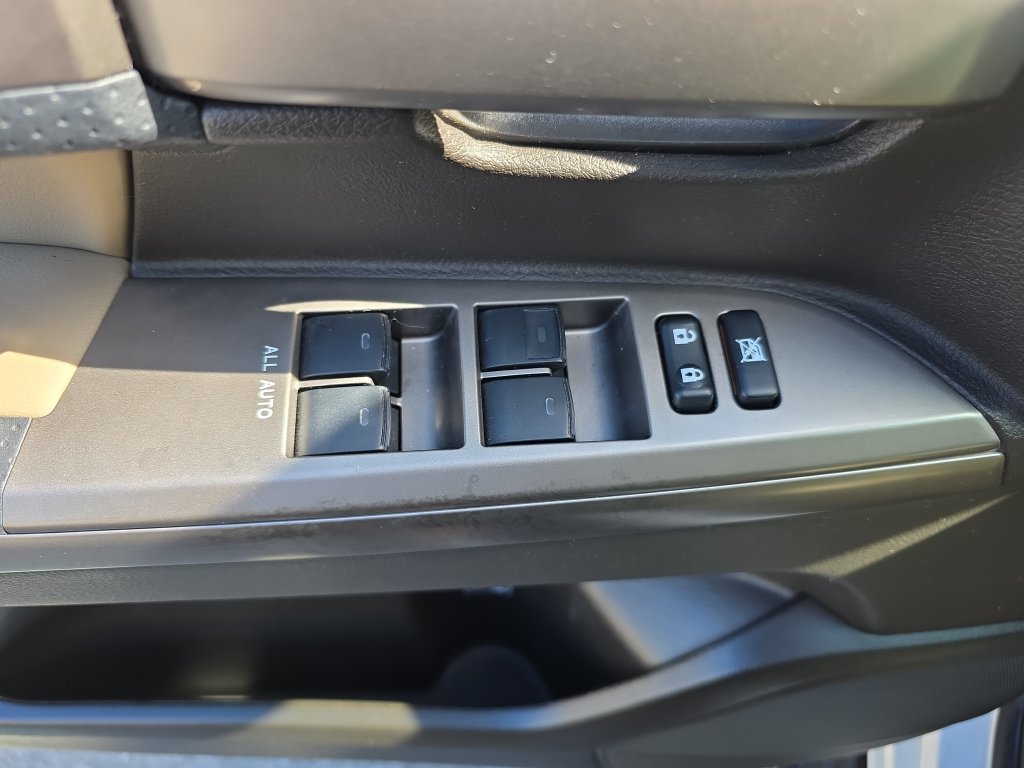 Used 2011 Toyota Land Cruiser w/ Upgrade Pkg AWD/4WD image 19