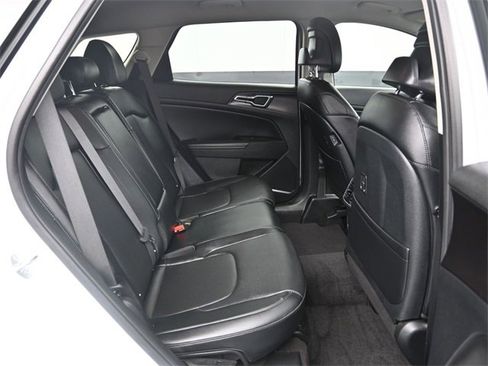 Used 2024 Kia Sportage EX image 11