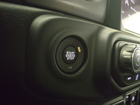 Used 2021 Jeep Gladiator Mojave AWD/4WD image 26