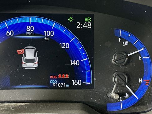 Used 2022 Toyota Corolla Cross XLE w/ Convenience Package image 19