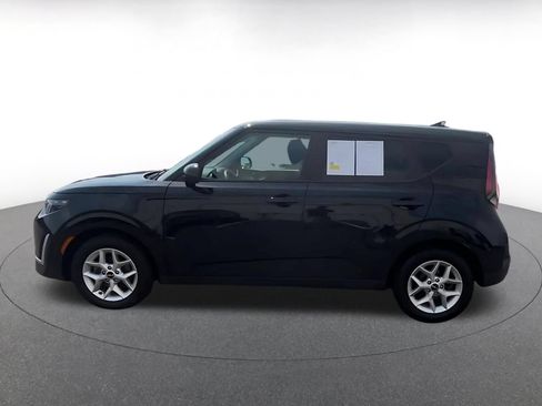 Used 2025 Kia Soul LX w/ LX Technology Package FWD image 8