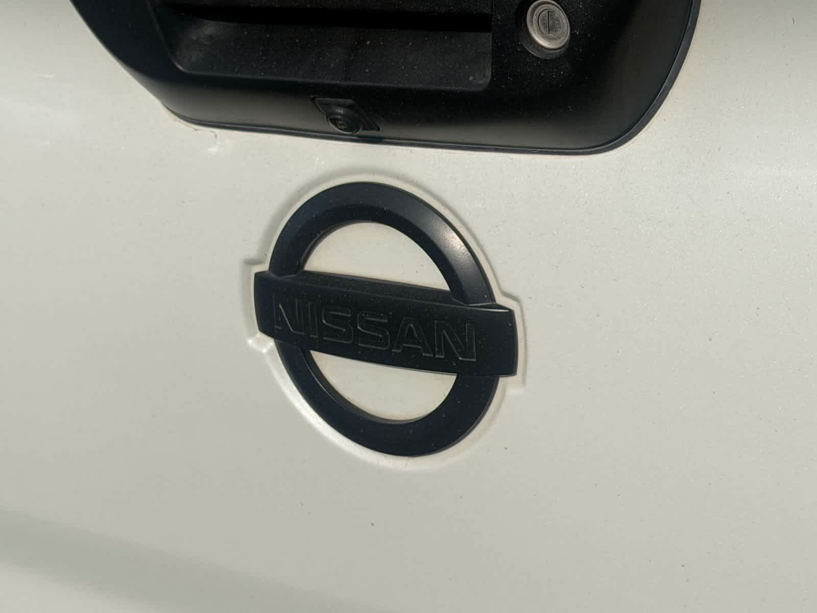 Used 2018 Nissan Titan SV w/ SV Convenience Package RWD image 8