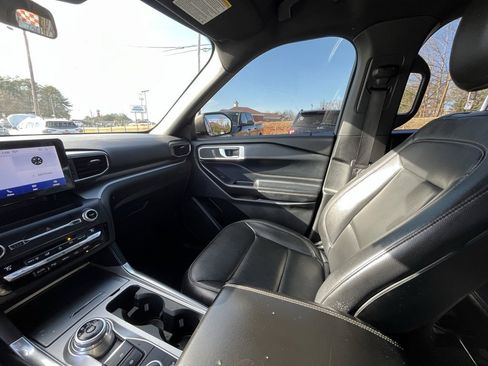 Used 2020 Ford Explorer XLT w/ Equipment Group 202A image 18
