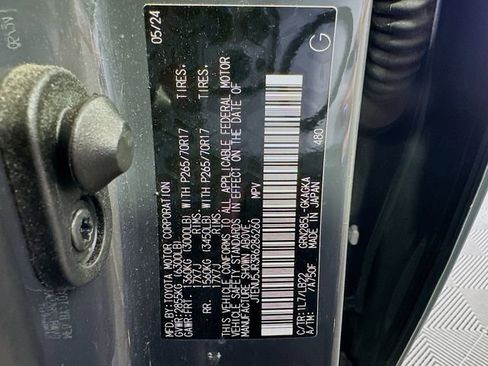 Certified 2024 Toyota 4Runner SR5 Premium image 29